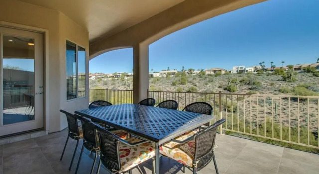 Fabulous 4-Bdrm WBreathtaking Views & Pool, Забронировать Отель Отели Фаунтин-Хиллс с бассейном, Бассейн