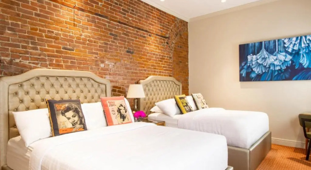 Четырёхместный люкс Retro Suites Hotel