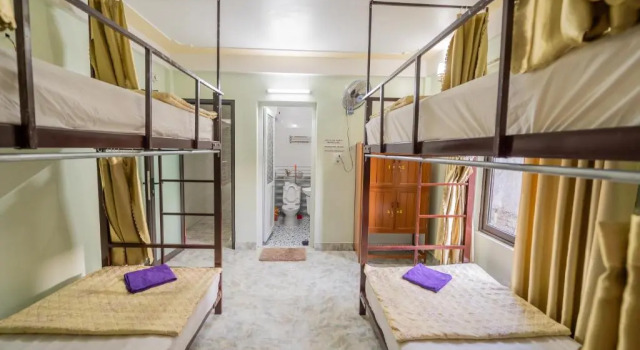 Кровать в общем номере Linh's Homestay
