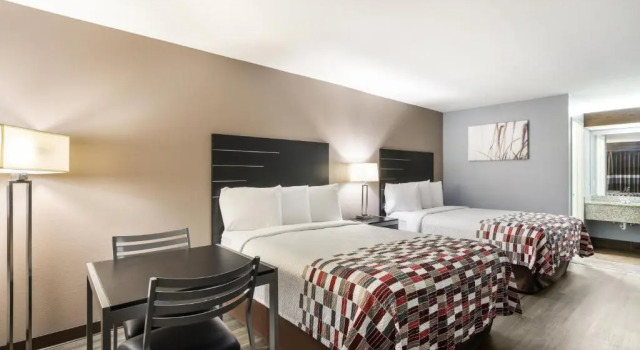Четырёхместный номер Deluxe Red Roof Inn & Suites Athens, AL