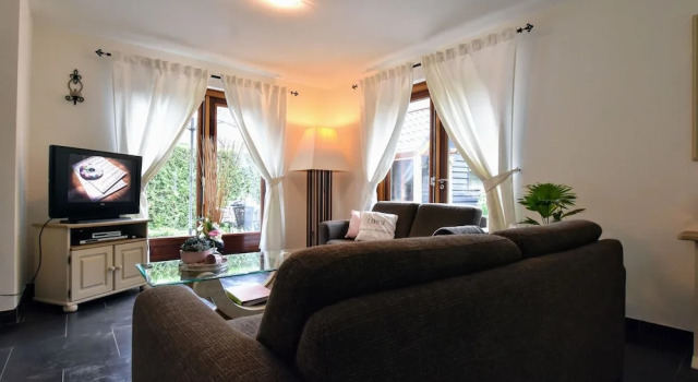 Secluded Holiday Home in Voorthuizen by the Lake, Rezerwuj Hotel Hotele w Veluwe z parkingiem, Parking