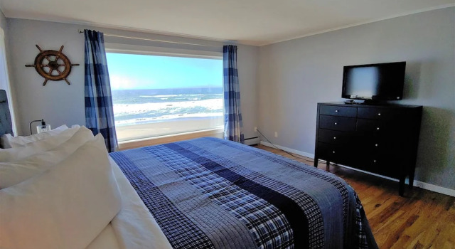 Коттедж с 3 комнатами рядом с пляжем On the Beachfront Vacation Rentals