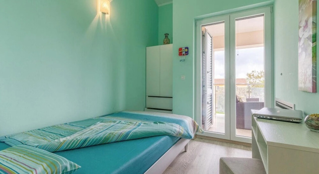 Awesome Home in Peroj With Wifi and 4 Bedrooms, Reserva ahora Hotel Hoteles en Peroj con piscina, Piscina
