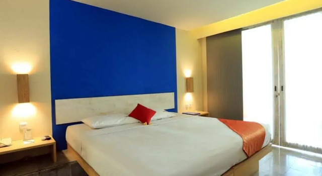 RedDoorz Plus near Kuta Square