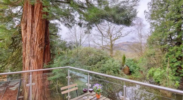 With Stunning Views From the Rear of the Property, Забронировать Отель Отели Англии 3 звезды, 3*