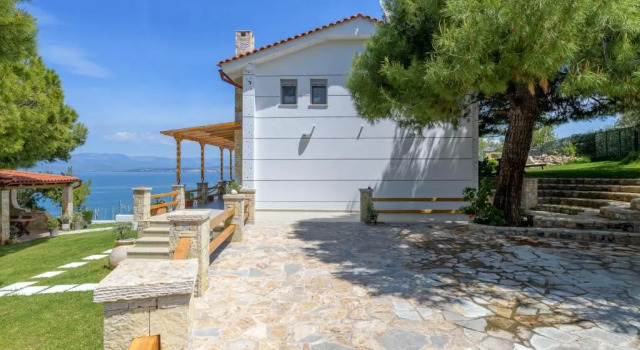 Crystal Beach Villa, Book Villa Hotels in Central Greece with Parking, Parking