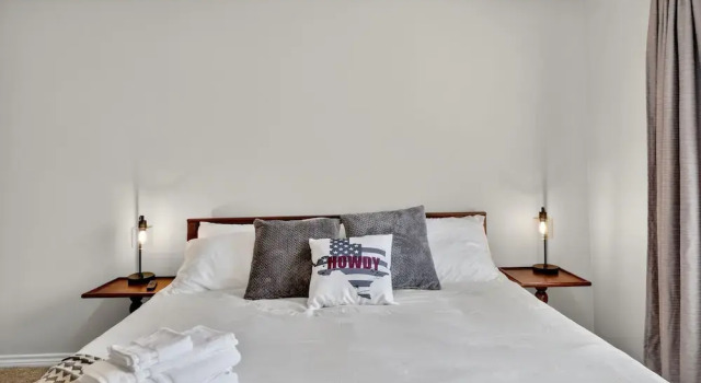 Game Day Getaway Near Texas A&m 4 Bedroom Home, Rezerwuj Dom wakacyjny Domki letniskowe w College Station, Domek