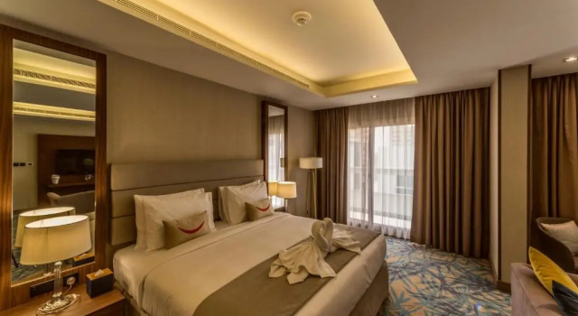 Люкс Presidential MENA Plaza Hotel Albarsha At The Mall