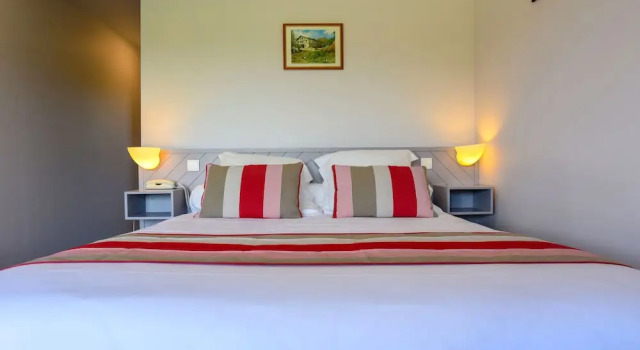 Номер Standard Logis Hôtel Baratxartea