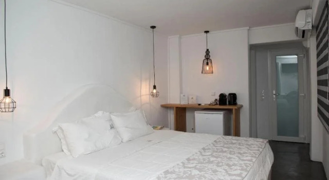 Anixi Lounge Suites - Adults Only