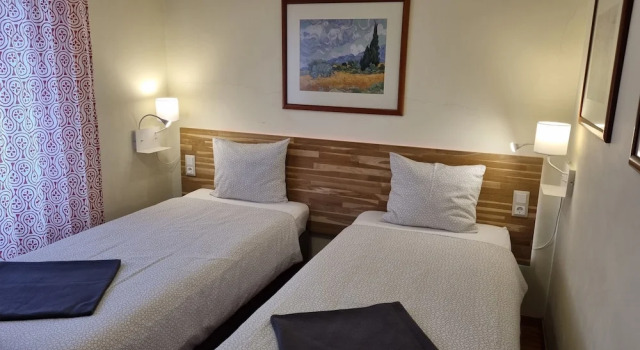 Margarida Guest House - Rooms Lisbon South by Rosado, Забронировать Гостевой дом Алмада Costa Azul