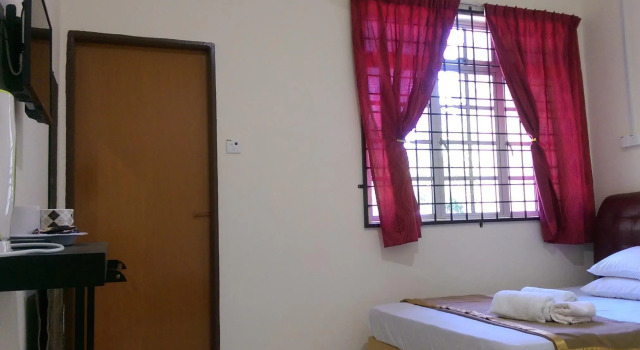 Трёхместный номер Economy с красивым видом из окна Semarak Beach Inn