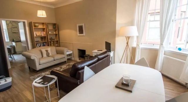 Апартаменты 419 Luminous 2 Bedroom Apartment in the Heart of Edinburgh s Old Town