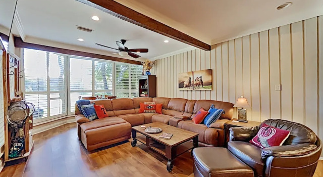Lavish All-suite W/ Tennis Courts: Near Pool, Golf 4 Bedroom Condo, Забронировать Апартаменты/квартира Лейкуэй Greater Austin, рядом с Загородный клуб Лейкуэя