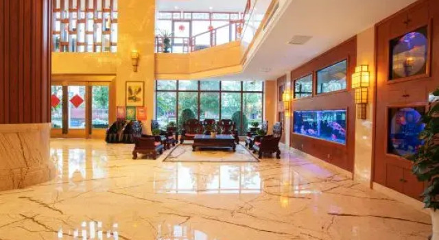 Luxi Redwood Hotel (Luxi Bus Station Branch), Забронировать Отель Отели Лакси 4 звезды, 4*