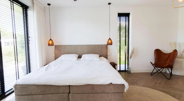 Villa in Zeewolde With Private Terrace, Rezerwuj Willa Hotele w Veluwe z parkingiem, Parking