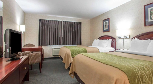 Четырёхместный номер Standard Comfort Inn Story City - I-35 near Ames