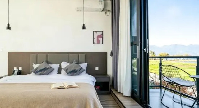 Люкс Dali Mountain Lake Seaview Homestay