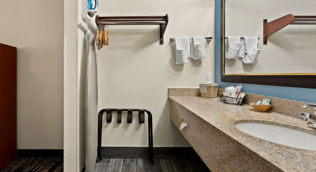 Четырёхместный номер Standard Best Western Greenville Inn