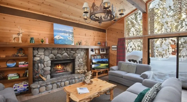 Fireside Chalet - Walk To Beach 4 Bedroom Cabin by Redawning
