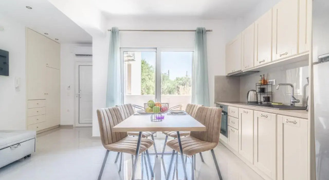 Elegant Suite 2 near the Beach, Book Hotel Hotels in Crete with Parking, Parking
