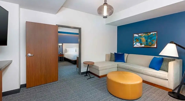 Двухместный люкс c 1 комнатой Courtyard by Marriott Atlanta Midtown