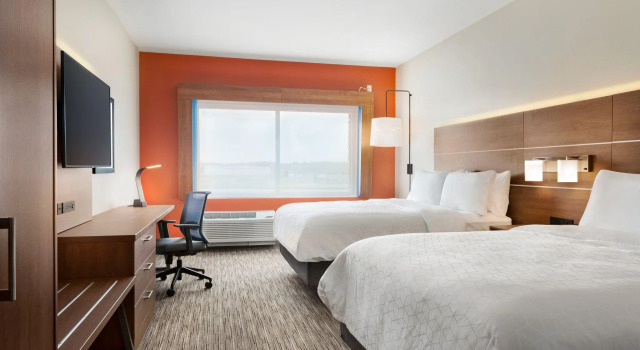 Четырёхместный номер Standard Holiday Inn Express & Suites - Beaver Dam by IHG