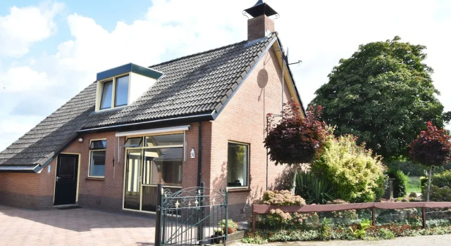 Attractive Holiday Home in Blokzijl Overijssel With Garden, Rezerwuj Hotel Blokzijl Salland
