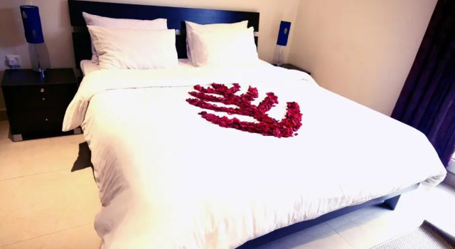 Семейный люкс с балконом Leaders Plaza Apartments