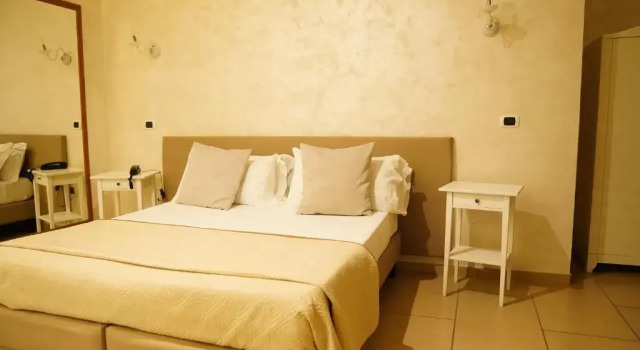 Двухместный номер Standard Bee Queen Hotel