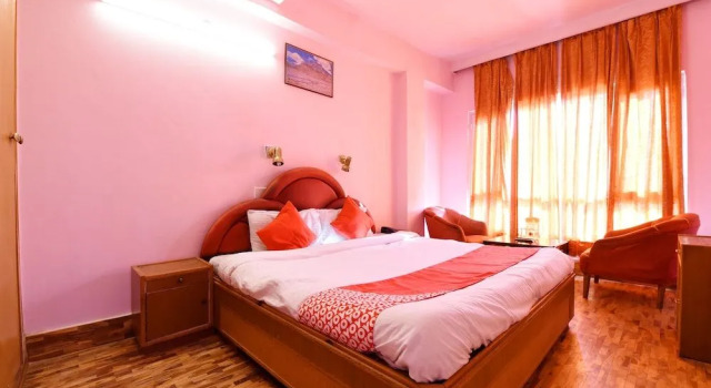 OYO 15765 Hotel Eve