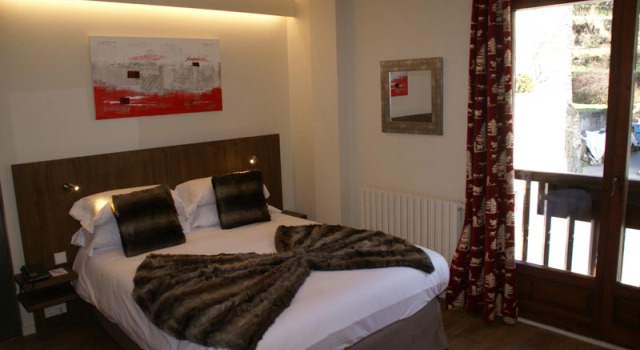 Четырёхместный номер Superior с балконом Hotel L’Ermita B&B