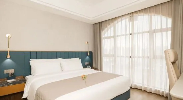 Люкс Deluxe LANOU Hotel (Huangshi Yingbin Avenue Huahu Railway Station)