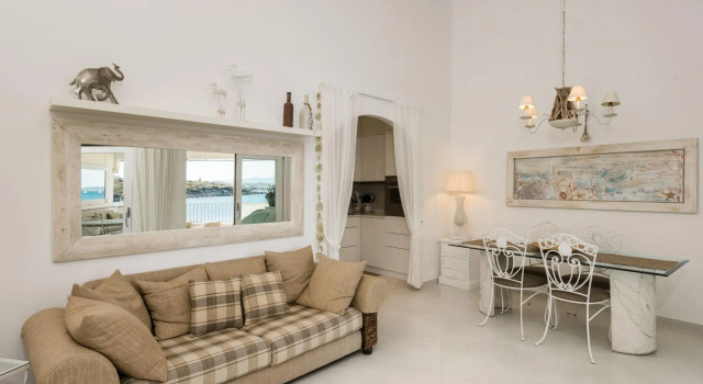The apartment is located in the first row and directly overlooks the sea, being on the first floor a-S'Abba 81, Book Lejlighed Golfo Aranci Emerald Coast