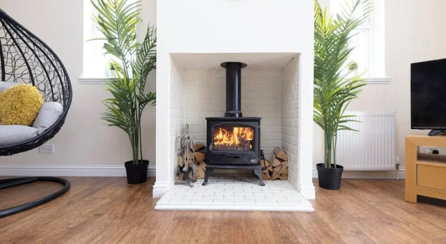 Коттедж JOIVY Greenknowes Cottage W/ Hot Tub & Fireplace