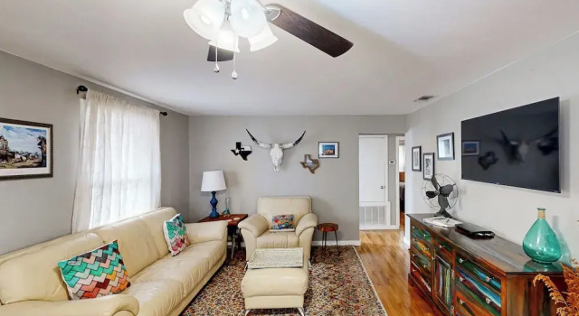 Play Room, Patio & Fire Pit! Cozy Kerrville Home