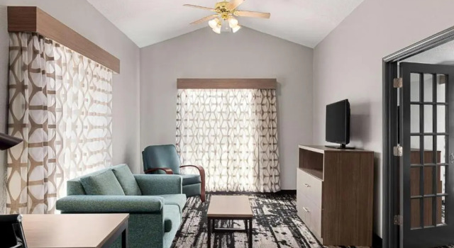 Люкс La Quinta Inn by Wyndham Temple