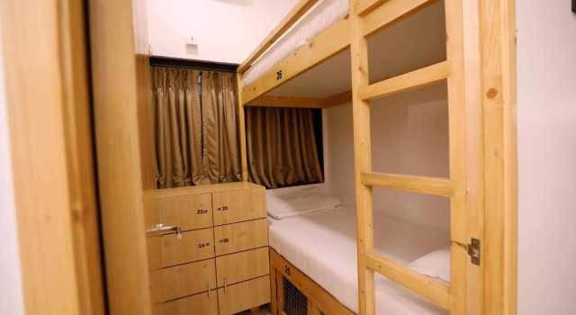 Кровать в общем номере Nap Manor Hostels