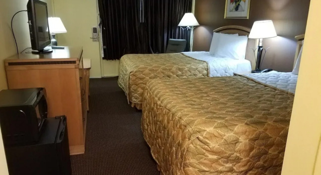 Четырёхместный номер Standard Budget inn Tarboro