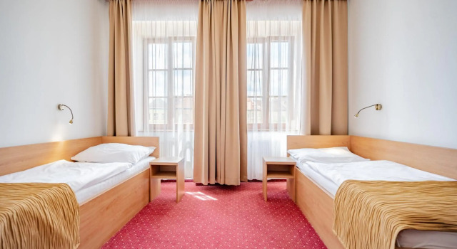 Hotel U Královny Elišky, Забронировать Отель Отели Краловеградецкий края 4 звезды, рядом с White Lady on the castle Jindrichuv Hradec, 4*