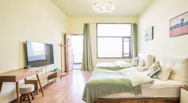 Люкс с 2 комнатами с балконом Dali Tophood Hotel (Erhaimen Gate, Dali Ancient Town)