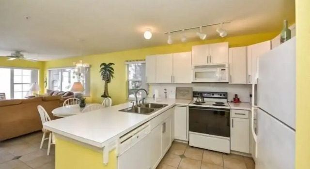 Gulf Breeze B 2 Bedroom Condo by RedAwning, Забронировать Апартаменты/квартира Брейдентон Sarasota Area, рядом с Bradenton Beach Parasailing