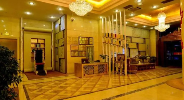Peace Hotel, Rezerwuj Hotel Hotele 4-gwiazdkowe w Chengguan, 4*