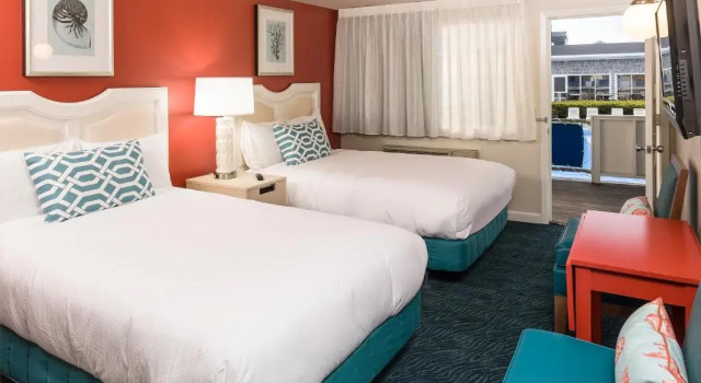 Четырёхместный номер Standard с видом на бассейн Pleasant View Inn