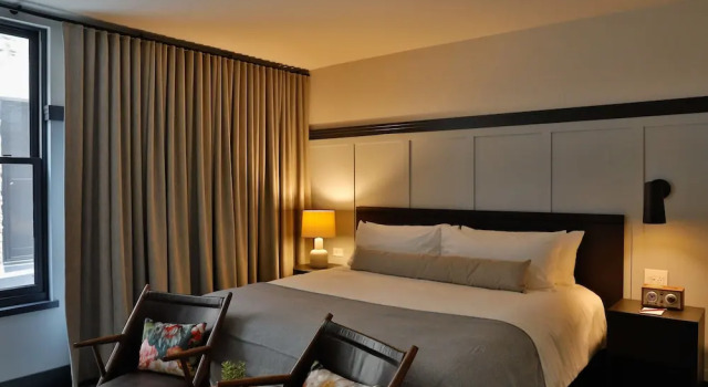 Premium Zimmer Lora