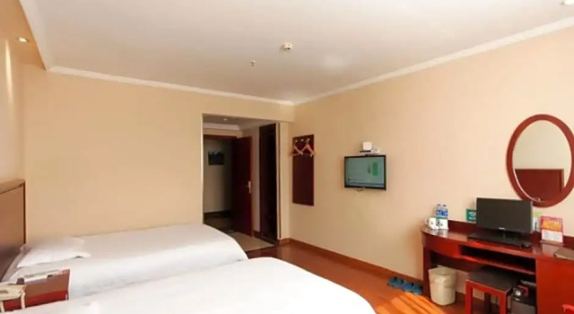 GreenTree Inn Jiangsu Wuxi Jiangyin Xinqiao Taixin Road Express Hotel, Prenota Hotel Wuxi Jiangsu
