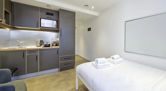 Practical Student Studio in Lively Hammersmith