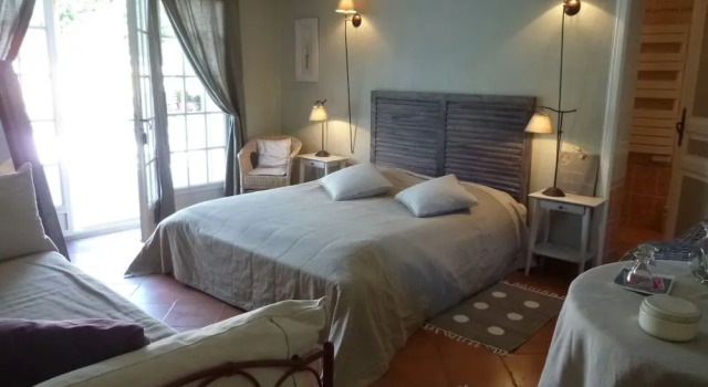 B&B Le Lantana, Prenota Bed & breakfast Taillades Francia