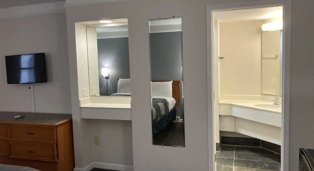 Budget Host Inn- Medical Center, Забронировать Отель Литтлрок Арканзас, рядом с Арканзасская больница сердечных заболеваний