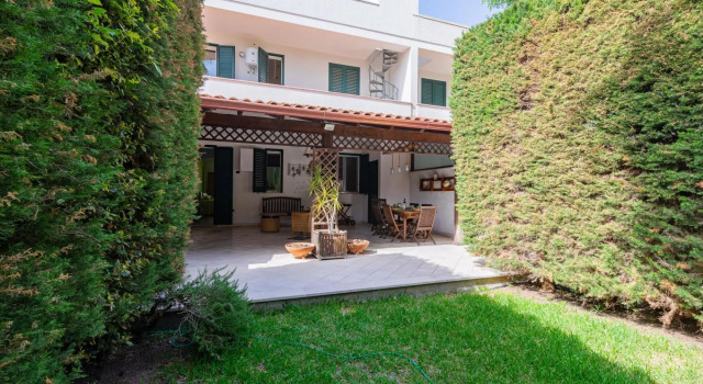 Holiday home on the ground floor about 1km from the beach of Torre dell'Orso-Casa Maestrale PT